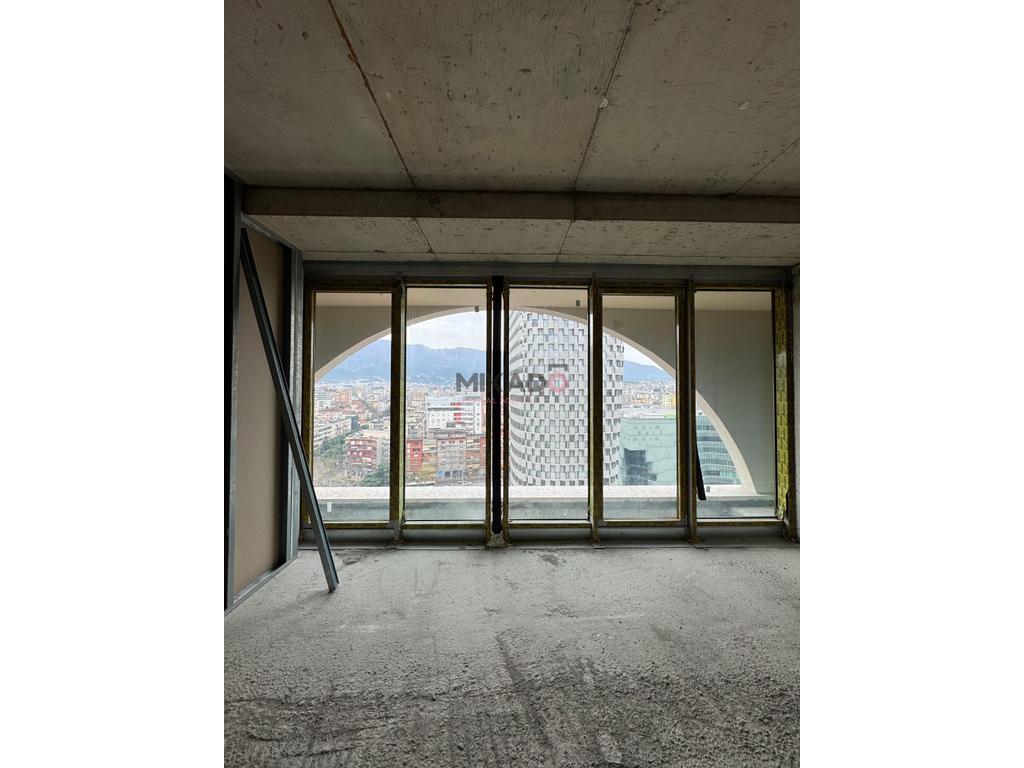 Appartement à vendre 2+1+2 près du boulevard de Tirana!