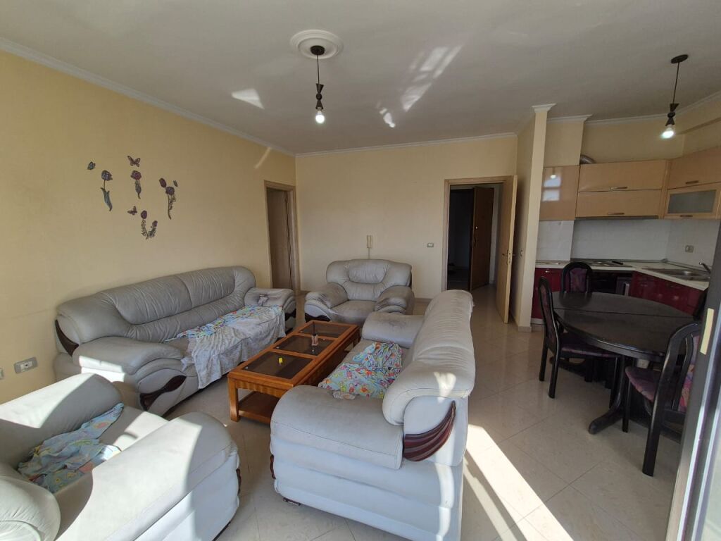 Shitet apartament 2+1+2 ne fresk!