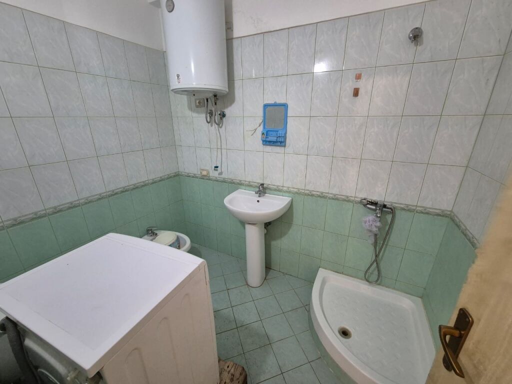 Shitet apartament 2+1+2 ne fresk!