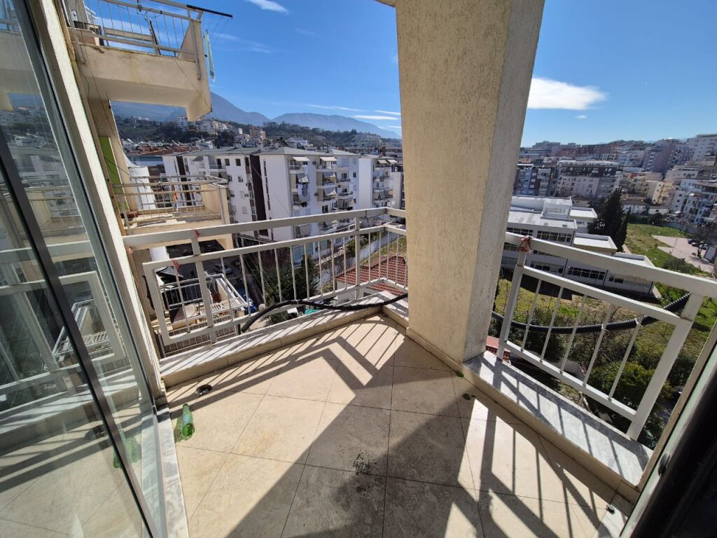 Shitet apartament 2+1+2 ne fresk!