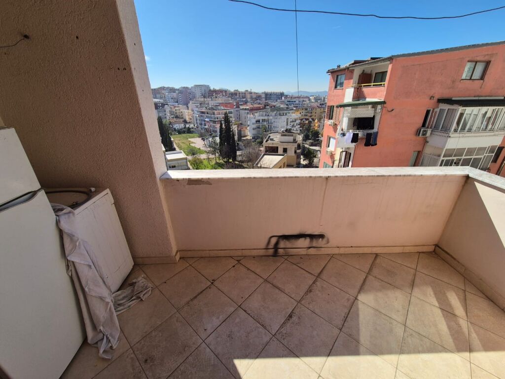 Shitet apartament 2+1+2 ne fresk!