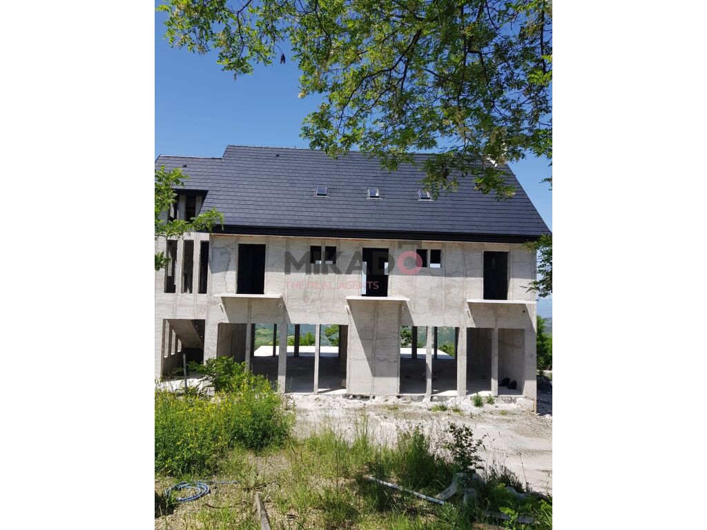 Casa turística en venta en el pueblo turístico, gjinar, en Elbasan! (2)