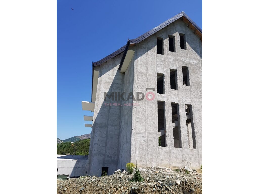 Casa turística en venta en el pueblo turístico, gjinar, en Elbasan! (3)