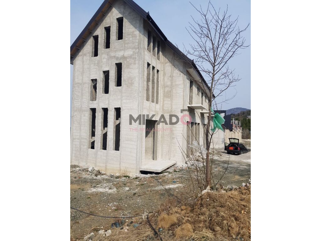 Casa turística en venta en el pueblo turístico, gjinar, en Elbasan! (4)