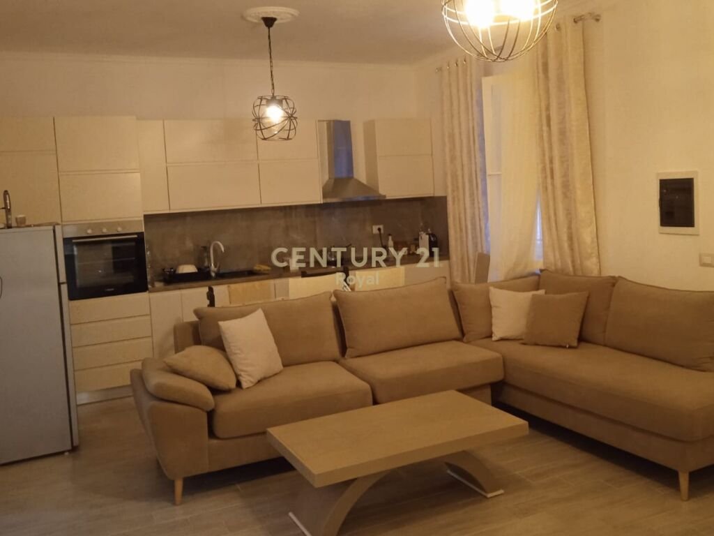 Ein-etagen-villa mit 2+1+2 zimmer und grundstück von 14.000 m² zum verkauf mit olivenbaumen in kolonje
