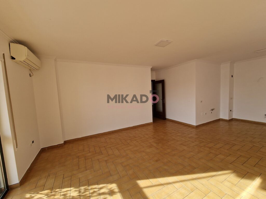 Oficina en alquiler en bloque, calle perlat rexhepi! (5)