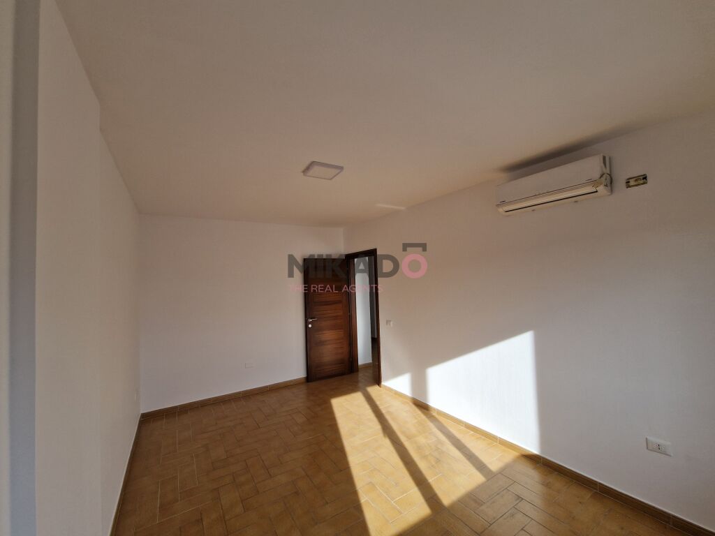 Oficina en alquiler en bloque, calle perlat rexhepi! (6)
