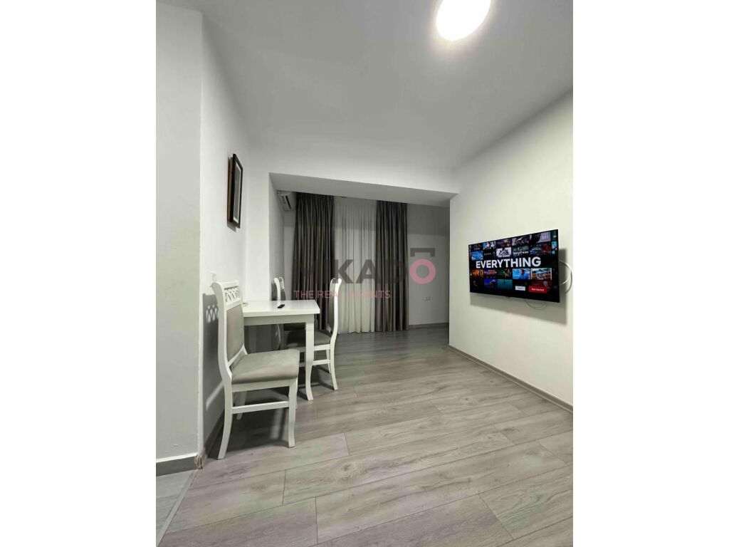 ¡en alquiler 3 apartamentos para airbnb en el bloque!