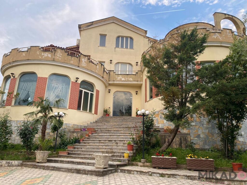 Terreno y villa en venta cerca de farkes!