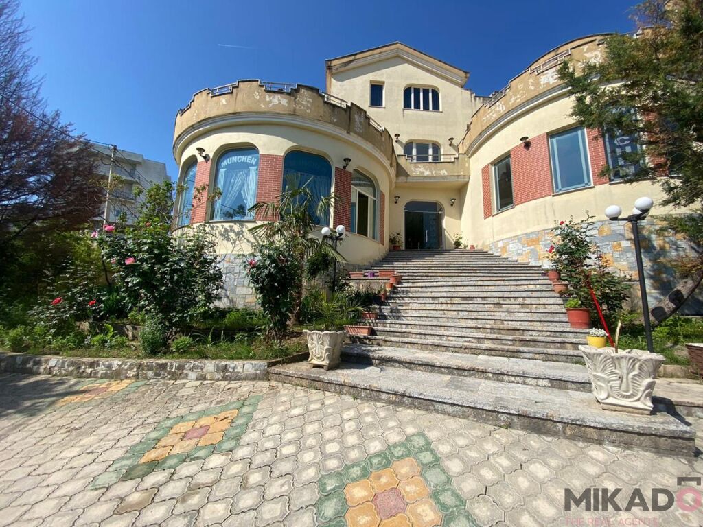 Terreno y villa en venta cerca de farkes!