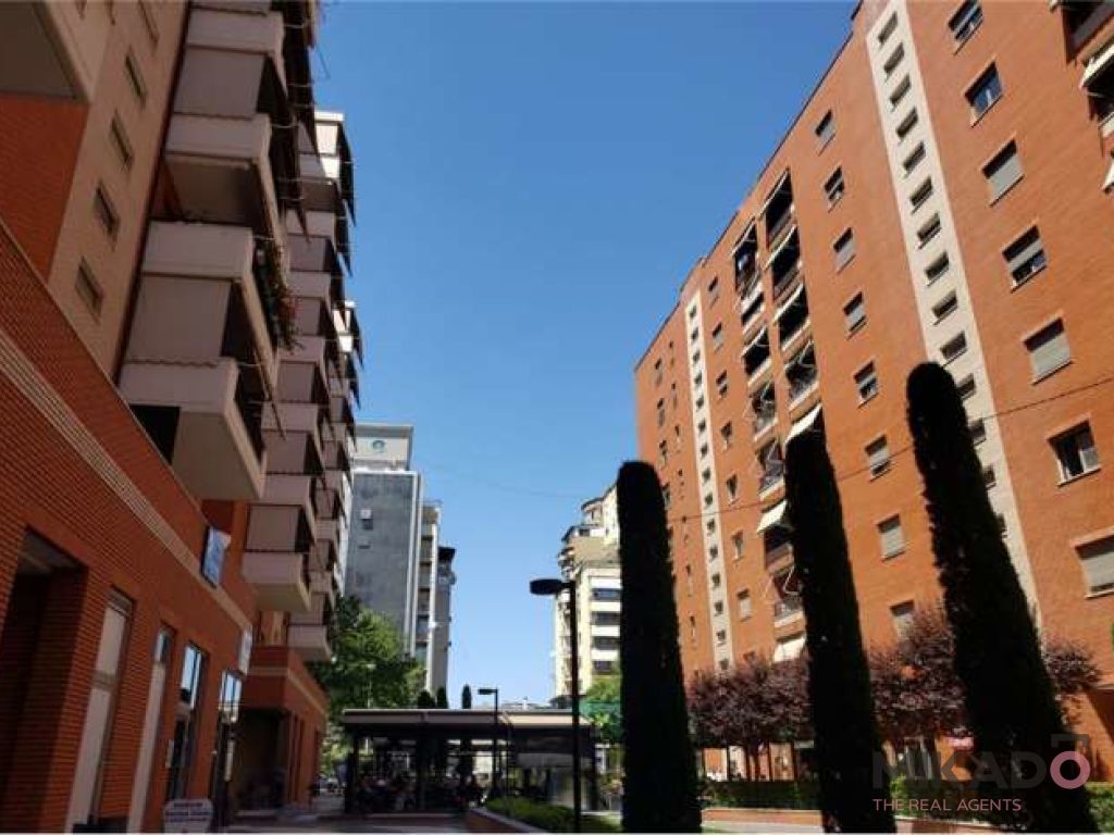 Locale commerciale in vendita vicino hilton garden inn Tirana!