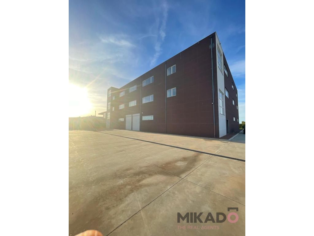 Business building for sale in xhafzotaj!