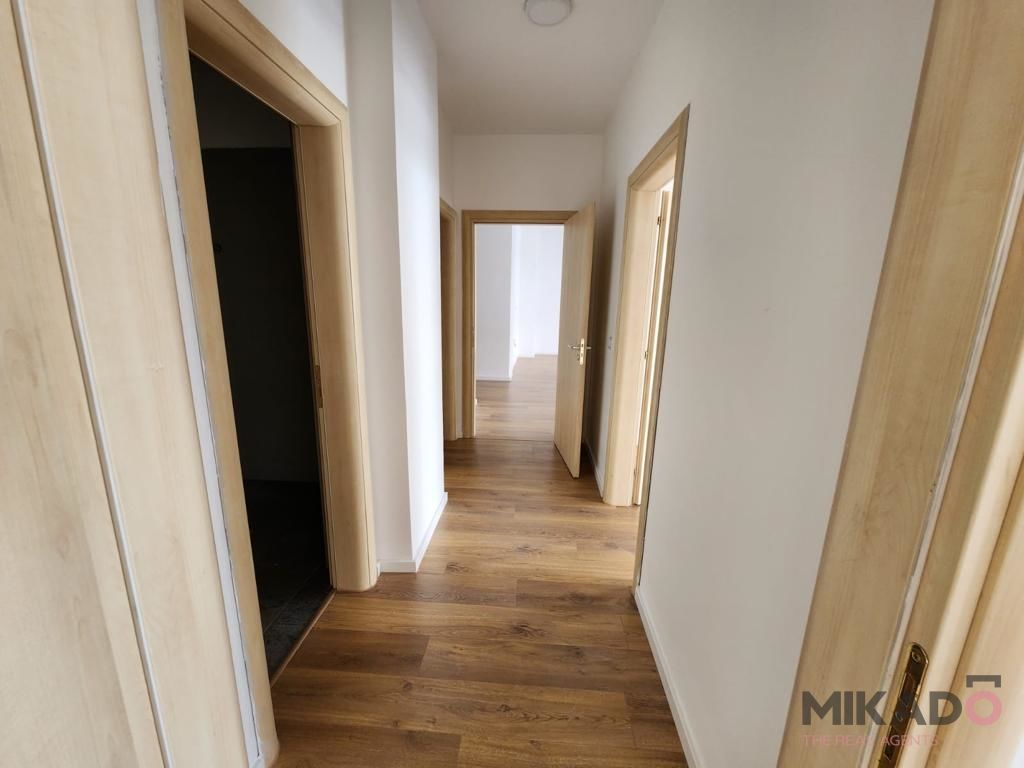 Mietwohnung als büro in der gemeinde parisit!