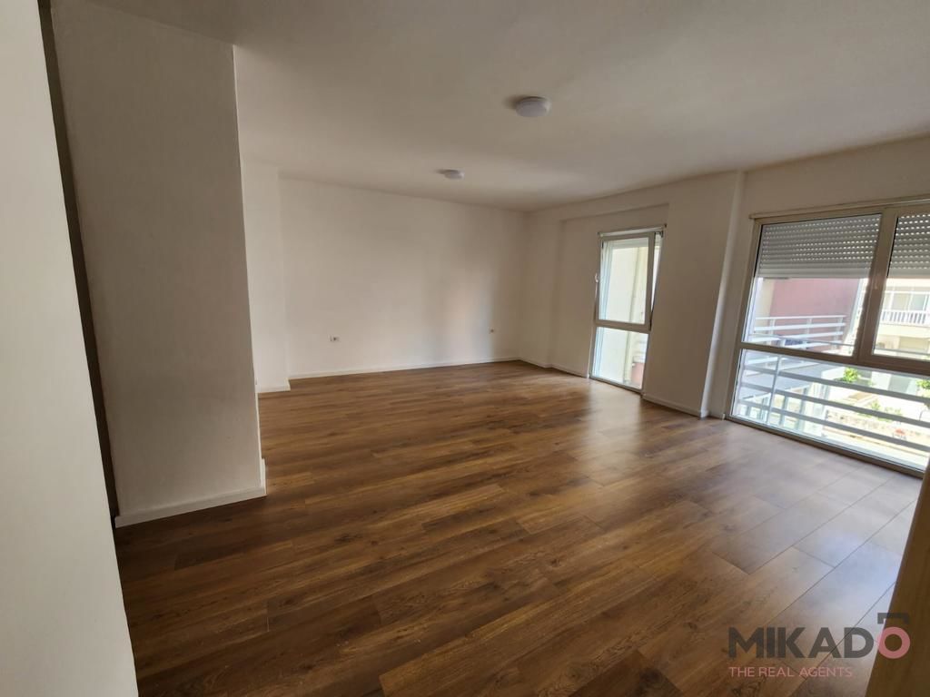 Mietwohnung als büro in der gemeinde parisit!