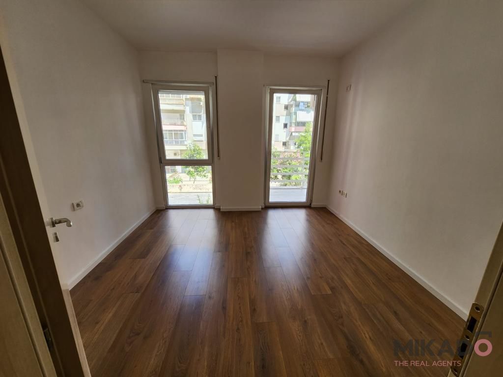Mietwohnung als büro in der gemeinde parisit!