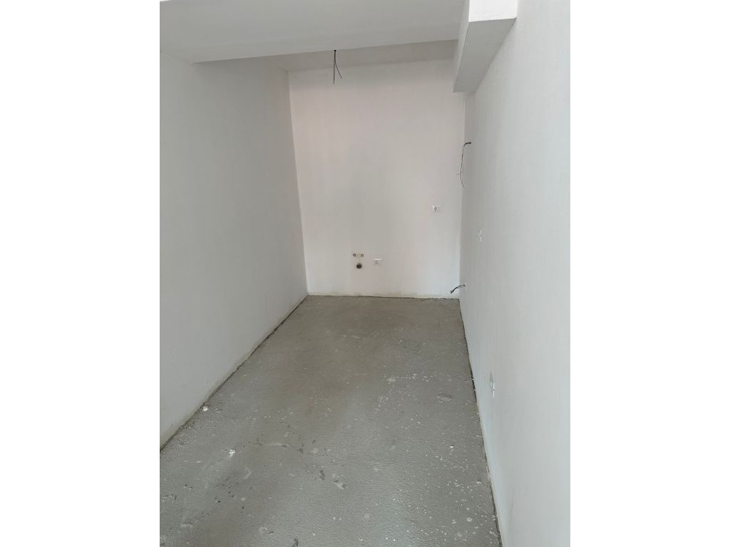 Apartamento à venda 2+1 na rua kavaja, perto da igreja!