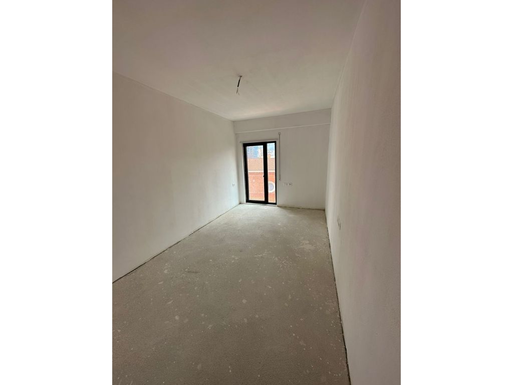 Apartamento à venda 2+1 na rua kavaja, perto da igreja!