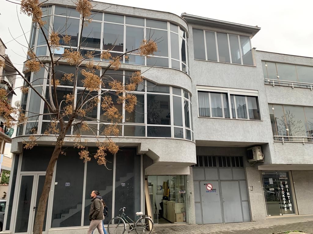 Se alquila edificio multifuncional en Elbasan! ¡gran inversión!