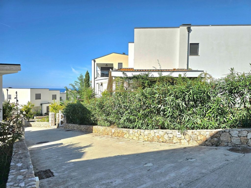 Vile per shitje ne dhermi, tek white rocks residences