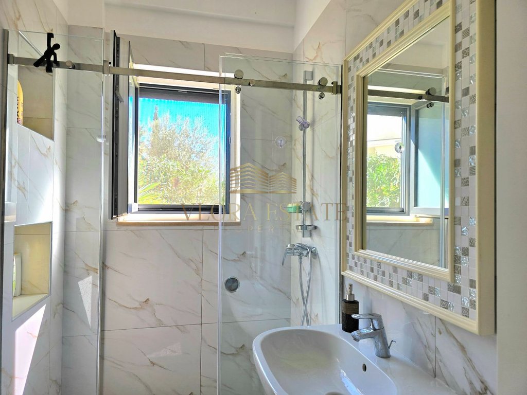 Vile per shitje ne dhermi, tek white rocks residences
