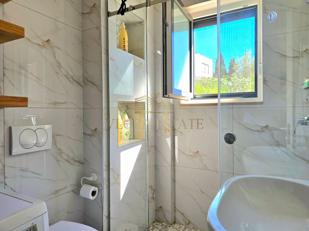 Vile per shitje ne dhermi, tek white rocks residences