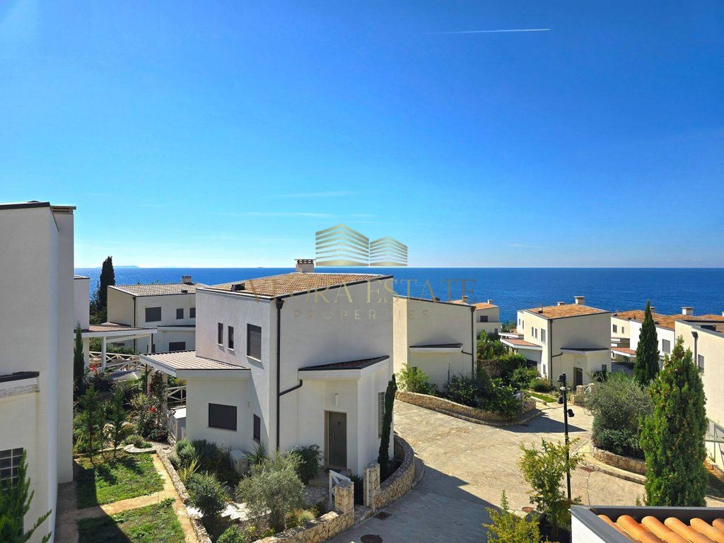 Vile per shitje ne dhermi, tek white rocks residences