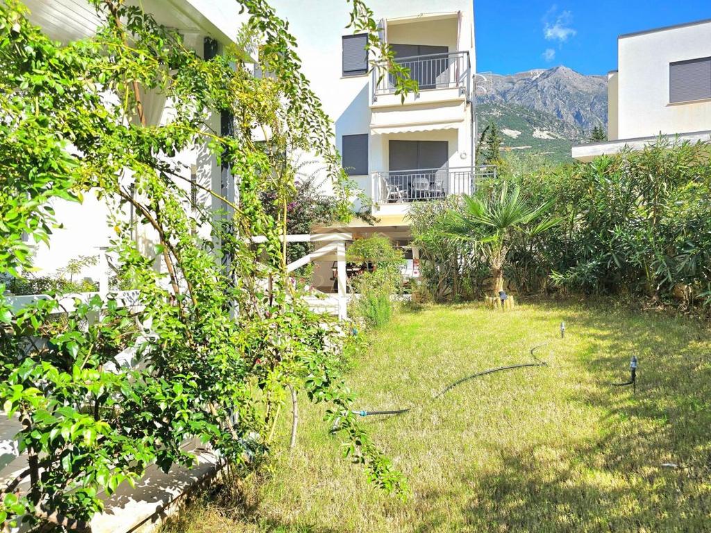 Vile per shitje ne dhermi, tek white rocks residences