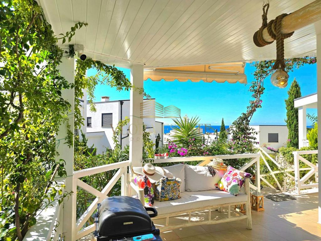 Vile per shitje ne dhermi, tek white rocks residences