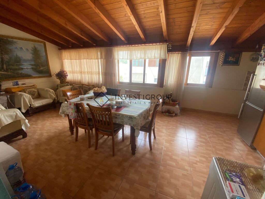 Appartement 4+2 à vendre sur rrugën e re, Vlorë