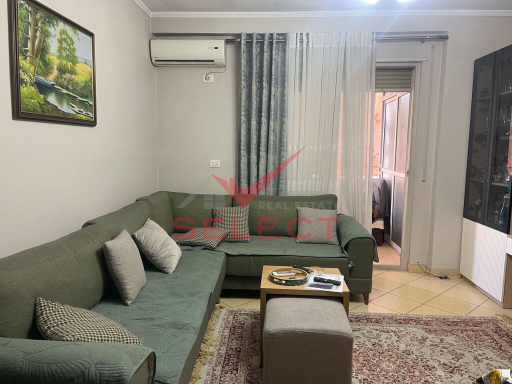 Shitet apartament 2+1 ne Astir prane rrethit!