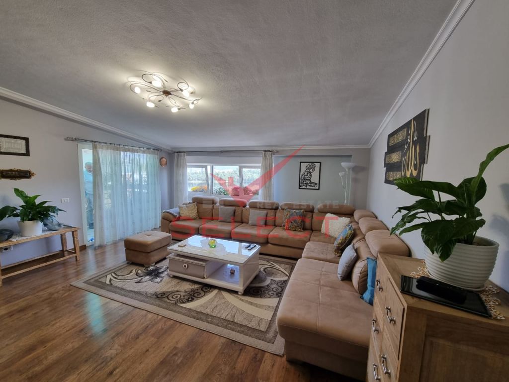 Apartamento 3+2 en venta en jardín botánico/zoológico, lago de Tirana, lago seco