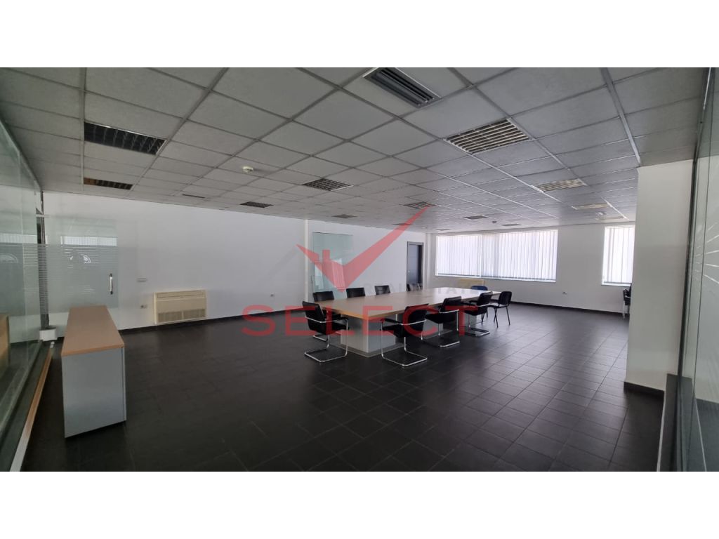Ambiente per ufficio in affitto
