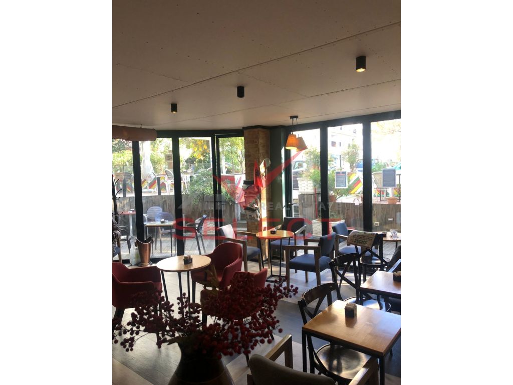 In vendita: Ambient + attività bar-caffè