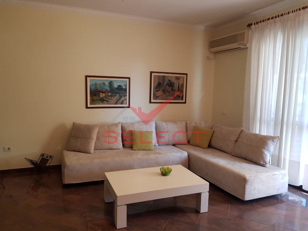 Apartament 2+1 per qira te sheshi willson