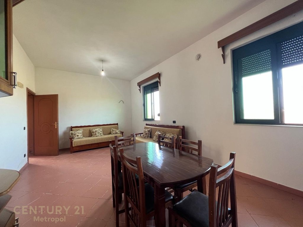 Casa privada en venta a solo 350 metros de la playa con 1,300 m² de terreno en karpen, Kavajë