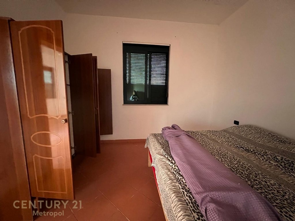 Casa privada en venta a solo 350 metros de la playa con 1,300 m² de terreno en karpen, Kavajë