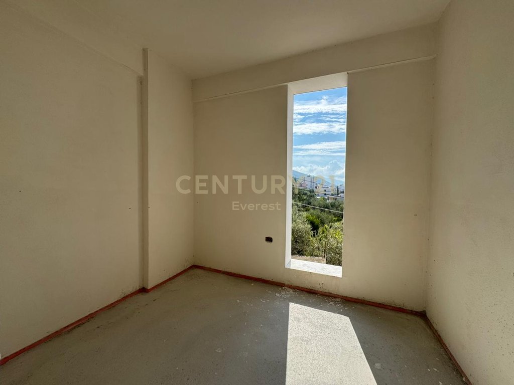 Uji i ftohte, shesim apartament 1+1