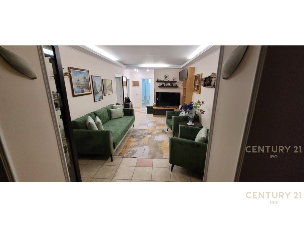 Apartment 3+1 near stadium dinamo!!