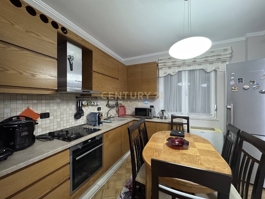 Apartment 3+1 near stadium dinamo!!