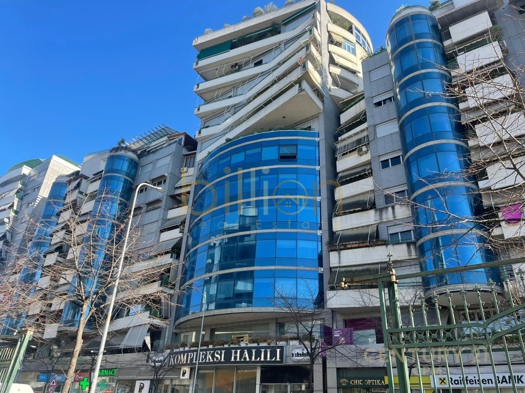 Espace commercial à louer sur la rue de dibrë, près du complexe halili!