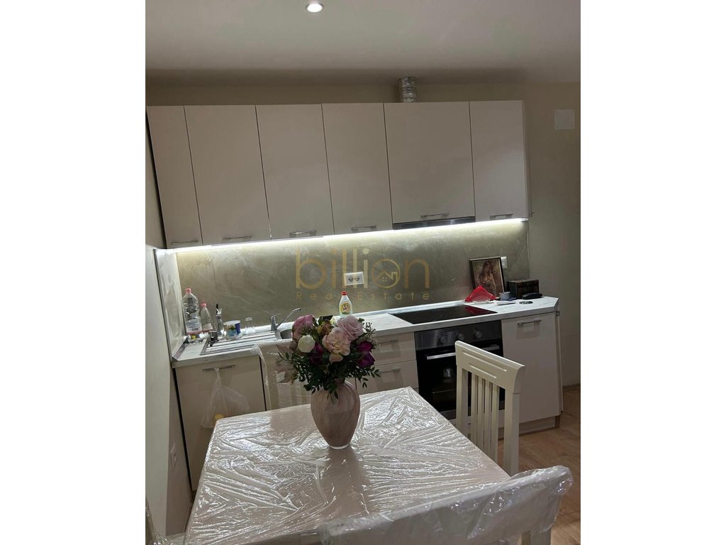 Apartament 2+1 për qira – Bulevardi “Bajram Curri”, pranë lulishtes 1 maji