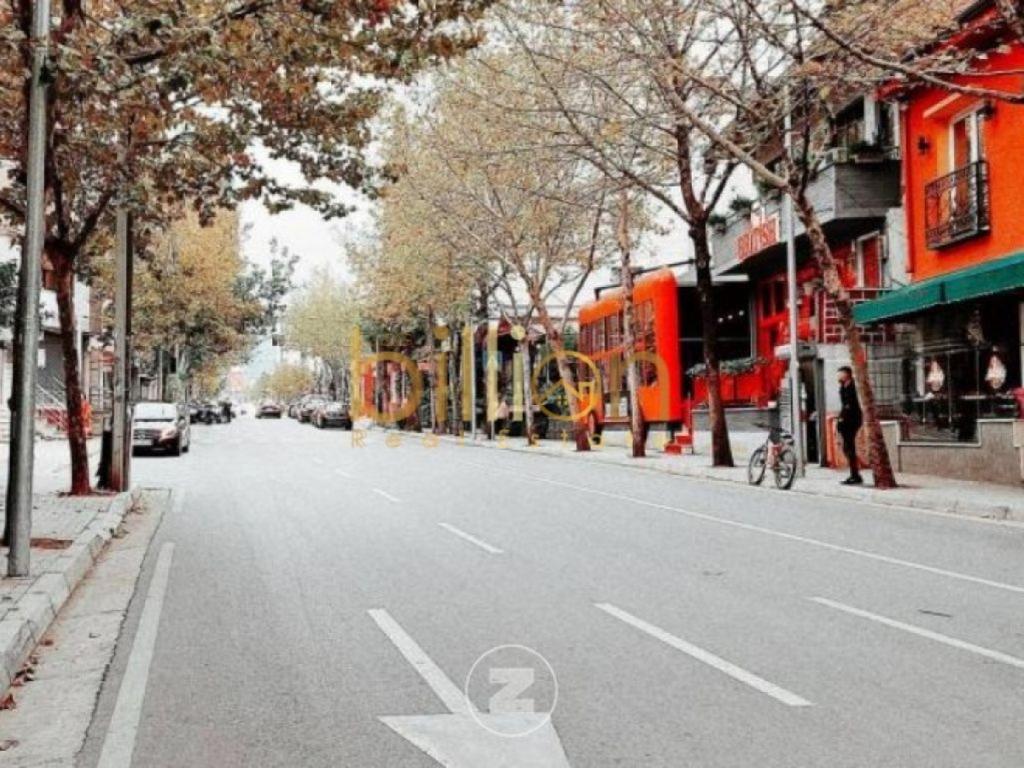 Estudio + local comercial en venta en la calle hoxha tahsim!