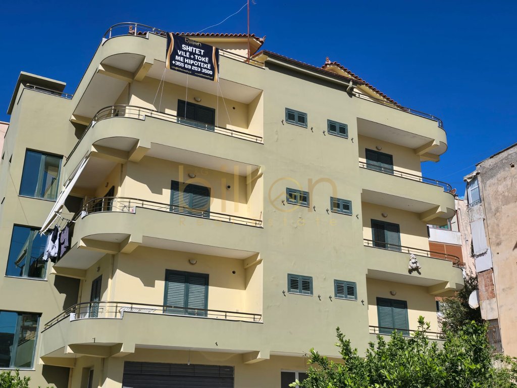Haus + grundstück zu verkaufen in Vlorë – In der nähe des gerichts