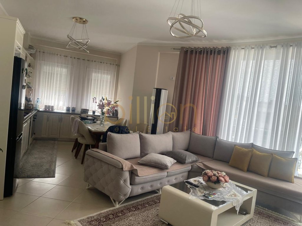 Wende: Apartment 3+1+2 im lakeside residence