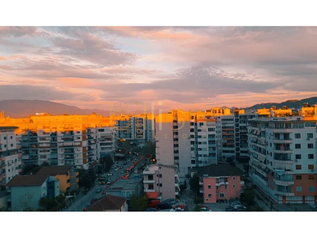 Business environment for sale in Astir area
