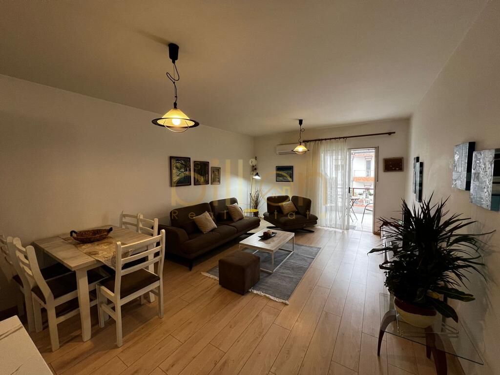 Super duplex me qira tek Komuna e Parisit!