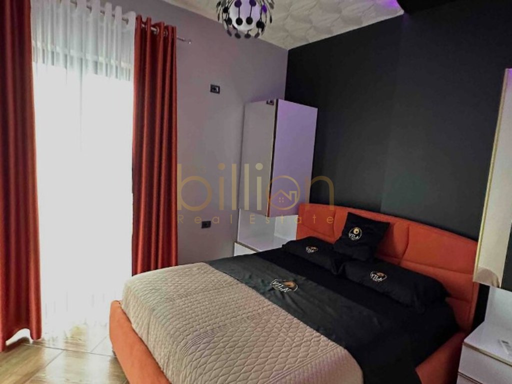 Luxusvilla mit aktivem geschäft in Durrës zum verkauf