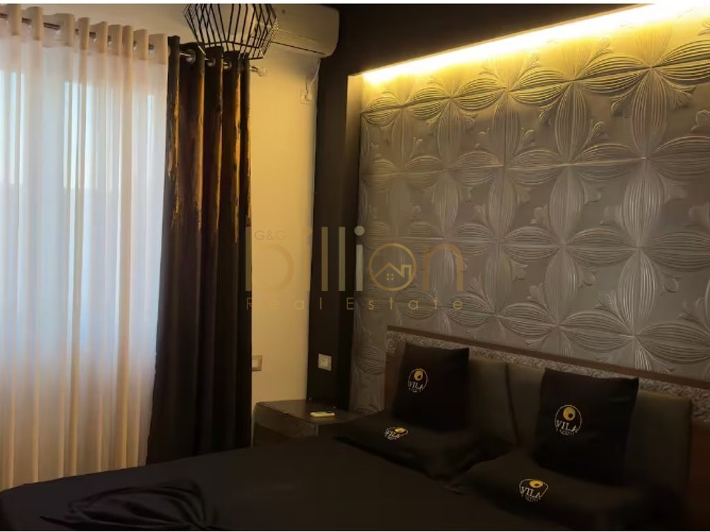 Luxusvilla mit aktivem geschäft in Durrës zum verkauf