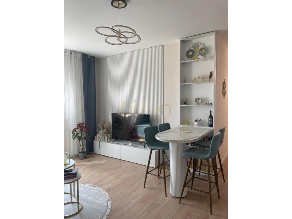 Apartament 2+1 per shitje tek rruga kavajes