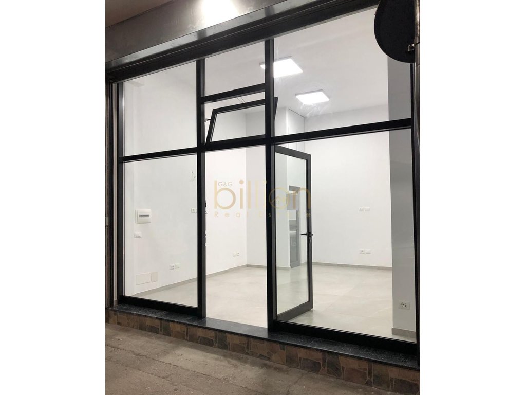 Local commercial à louer sur la rue dibrës!